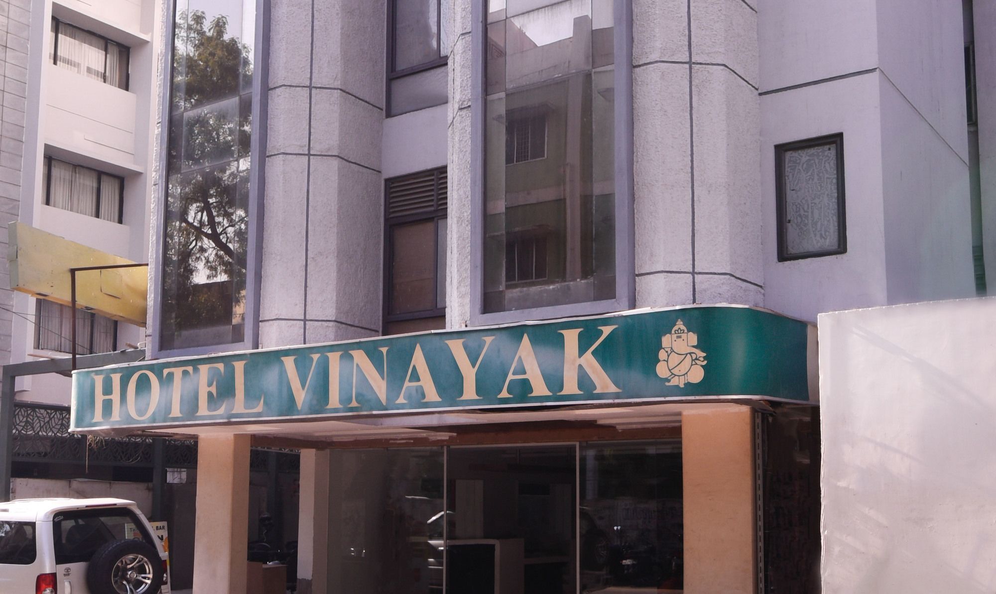 Hotel Vinayak Kojambuttúr Kültér fotó